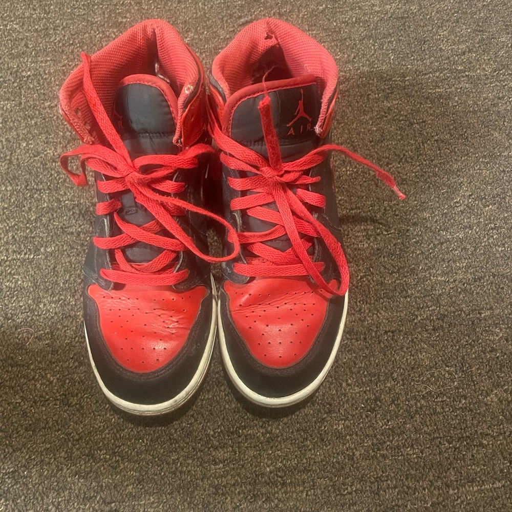 Jordan Kids High-Top Sneakers - Red and Black size 6 Y